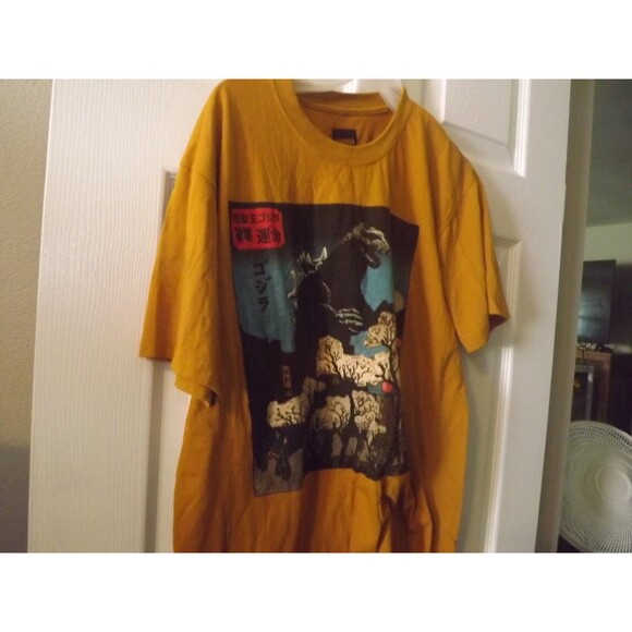 Godzilla in Japan Cherry Blossoms Yellow Graphic T-Shirt Sz M Japanese Sm Stain - Picture 1 of 5